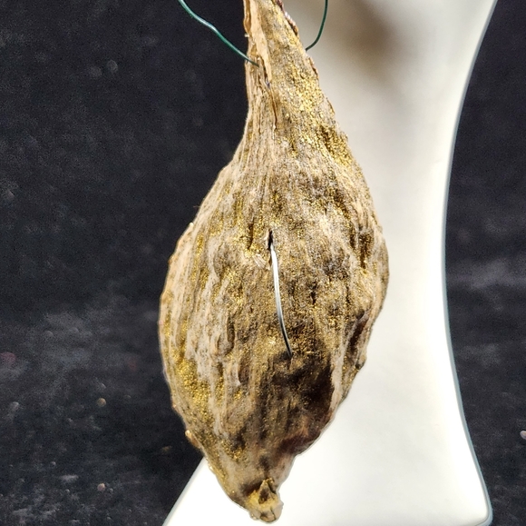 Mid-century Teardrop Shaped Shell Diorama Angel Ornament - Picture 5 of 11